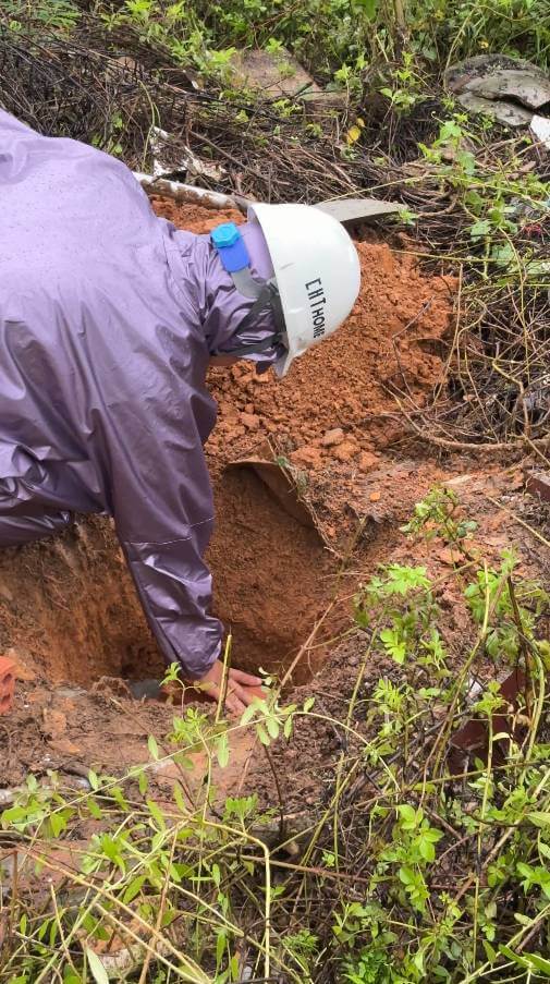 đặt viên gạch đầu tiên tại lẽ cúng động thổ nhà 2 tầng